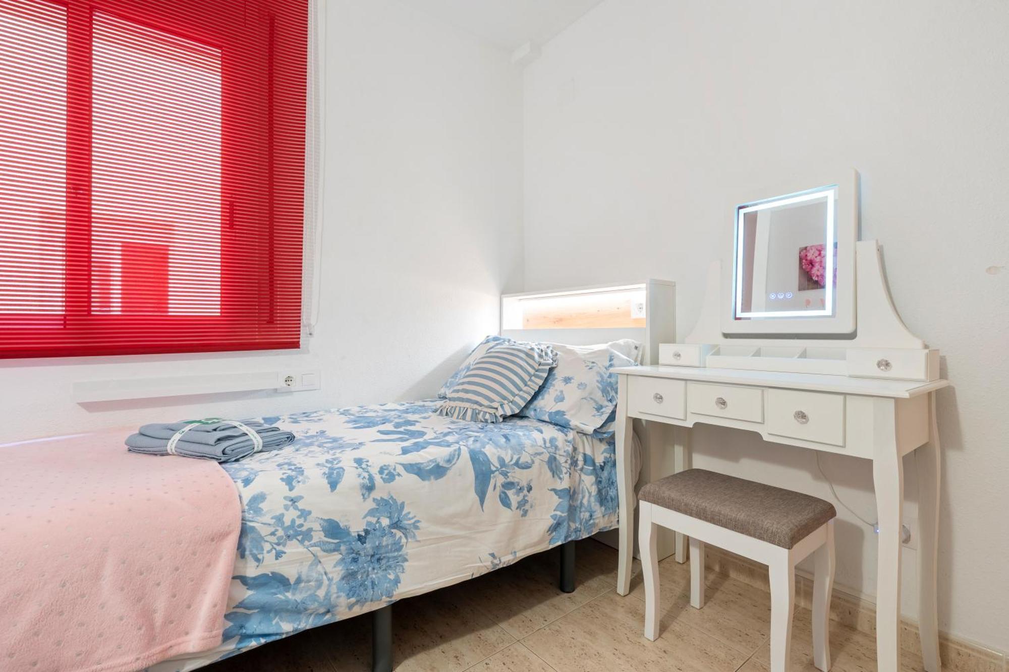 Apartamento Martin Y Rose En Салоу Экстерьер фото
